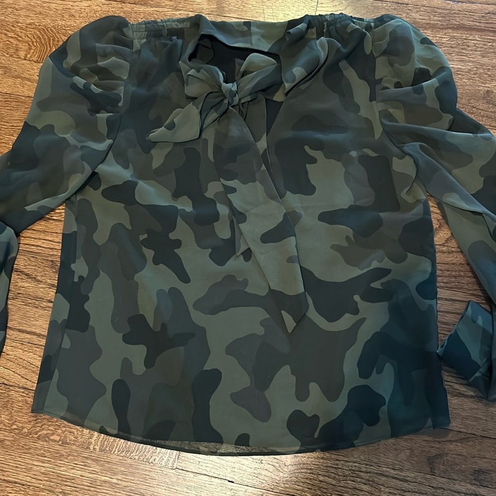 Camo front tie puff sleeves lined body